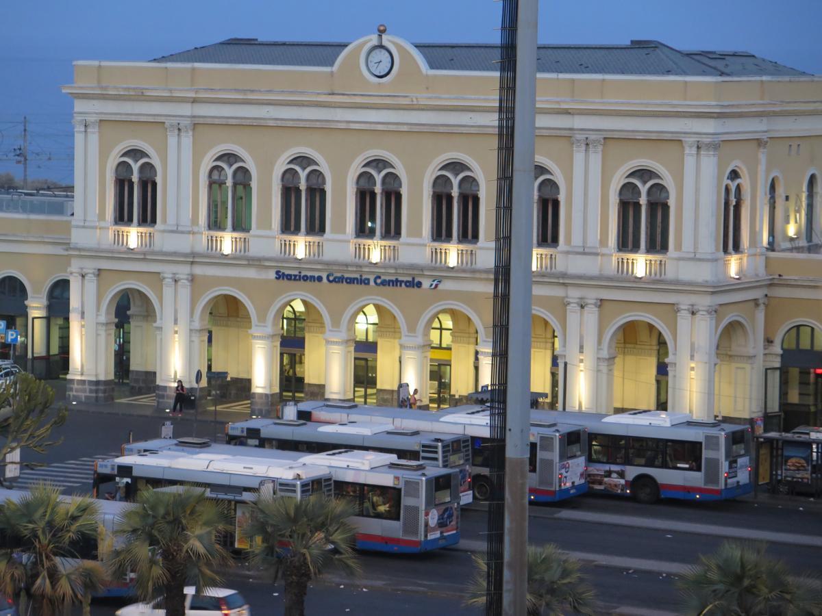 Symposium Bed&Breakfast Catania Bagian luar foto